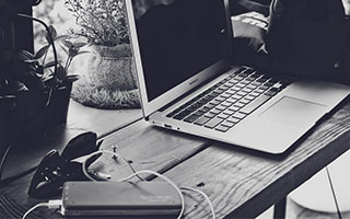 媒体报道足球反腐进展，呼吁透明，足球反超经典比赛