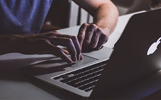 媒体报道足球反腐进展，呼吁透明，足球反超经典比赛